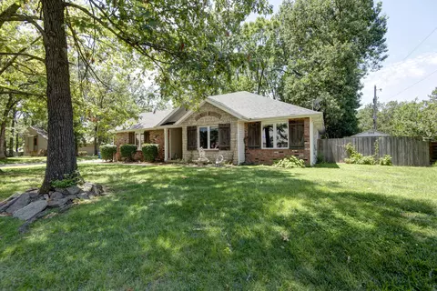 3751 N Pauls Pl, Springfield, MO 65803