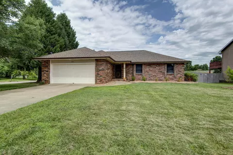 3840 S Cottage Ave, Springfield, MO 65807