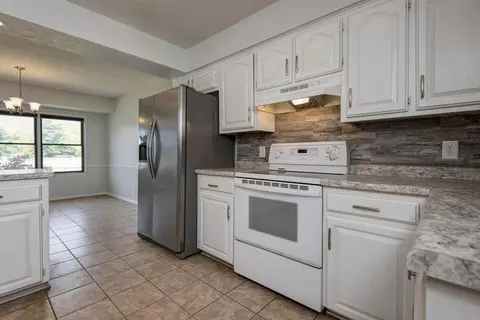Kitchen - 3840 S Cottage Ave, Springfield, MO 65807 photo 4 of 4