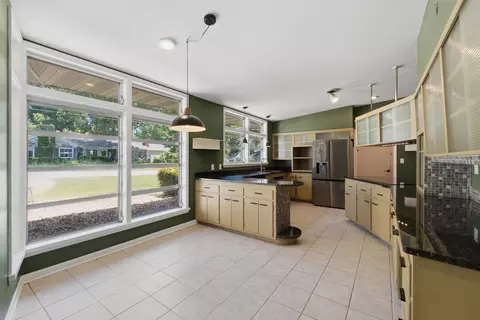 Kitchen - 809 E Linwood Dr, Springfield, MO 65807 photo 2 of 6