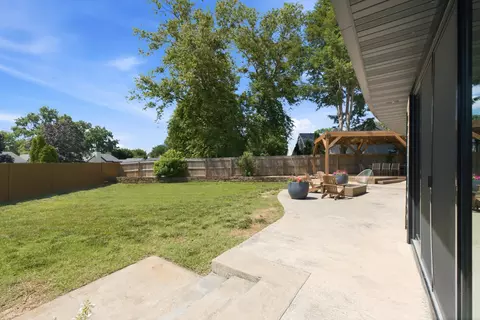 Exterior - 809 E Linwood Dr, Springfield, MO 65807 photo 9 of 13