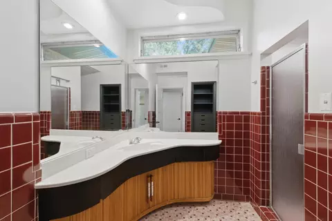 Bath - 809 E Linwood Dr, Springfield, MO 65807 photo 4 of 4