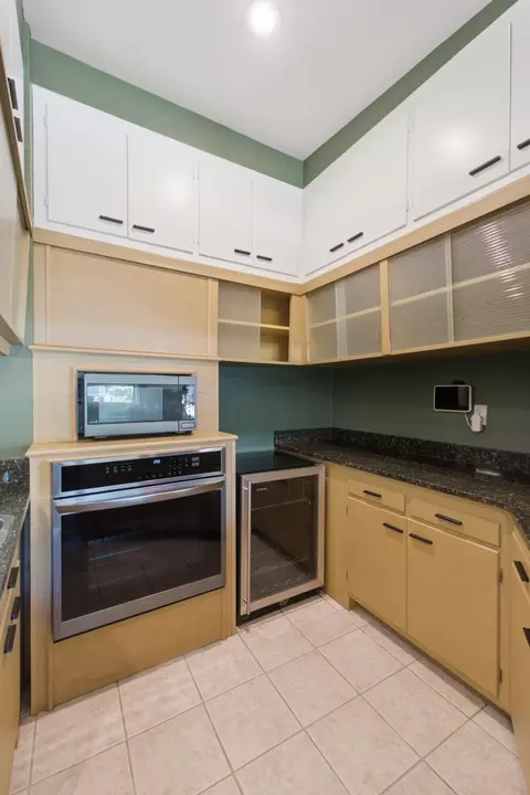 Kitchen - 809 E Linwood Dr, Springfield, MO 65807 photo 6 of 6