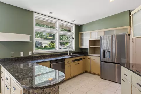 Kitchen - 809 E Linwood Dr, Springfield, MO 65807 photo 3 of 6