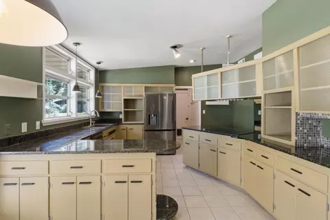 Kitchen - 809 E Linwood Dr, Springfield, MO 65807 photo 1 of 6