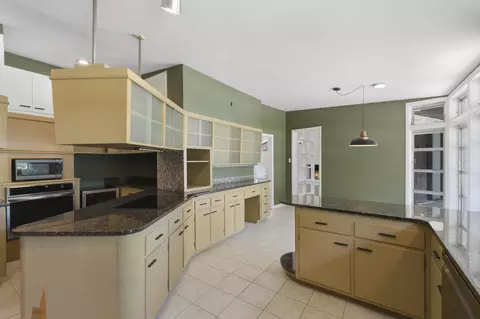 Kitchen - 809 E Linwood Dr, Springfield, MO 65807 photo 5 of 6