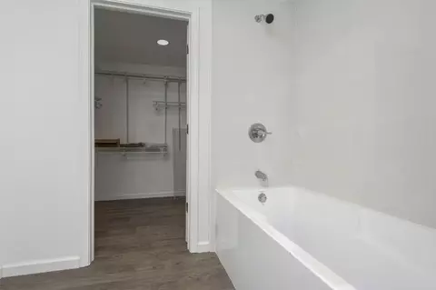 Bath - 150 Elm St, Republic, MO 65738 photo 4 of 4