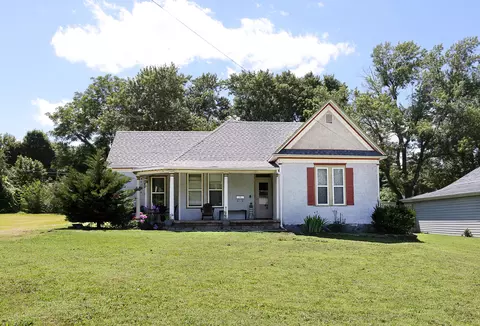 405 N Clay St, Marshfield, MO 65706