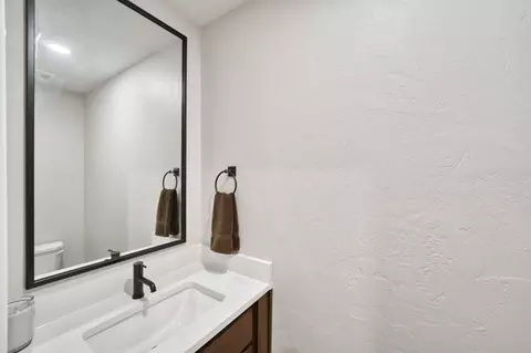 Bath - 5907 S Audrey Ct, Springfield, MO 65804 photo 1 of 7