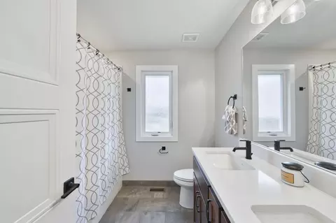 Bath - 5907 S Audrey Ct, Springfield, MO 65804 photo 7 of 7