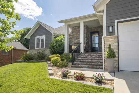 Exterior - 5907 S Audrey Ct, Springfield, MO 65804 photo 2 of 10