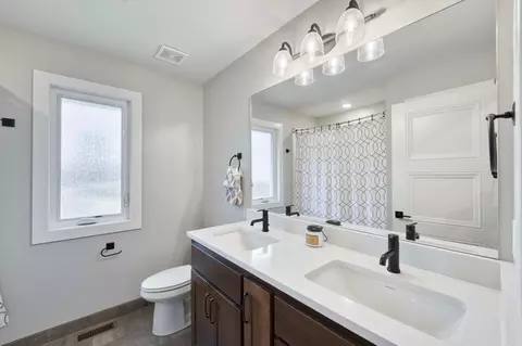 Bath - 5907 S Audrey Ct, Springfield, MO 65804 photo 6 of 7