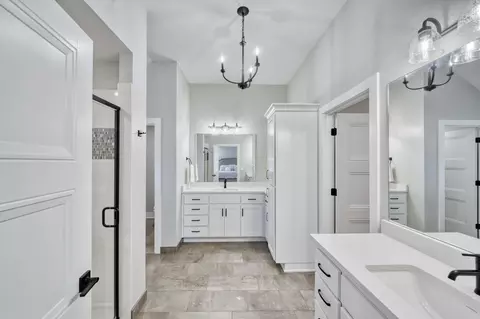 Bath - 5907 S Audrey Ct, Springfield, MO 65804 photo 2 of 7
