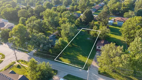 1415 E Mcclernon St, Springfield, MO 65803