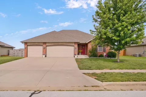 524 Patriot Place Dr, Rogersville, MO 65742