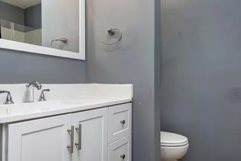 Bath - 1105 Edgewood St, Springfield, MO 65807 photo 3 of 4