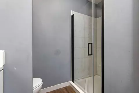 Bath - 1105 Edgewood St, Springfield, MO 65807 photo 4 of 4