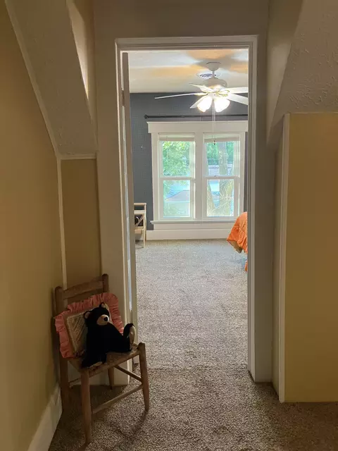 Entry Way - 438 E Washington St, Marshfield, MO 65706 photo 3 of 6
