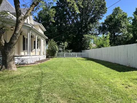 Exterior - 438 E Washington St, Marshfield, MO 65706 photo 6 of 18