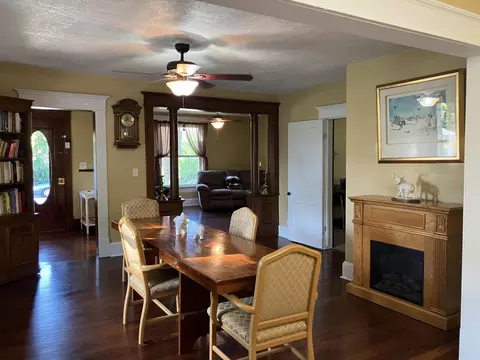 Dining - 438 E Washington St, Marshfield, MO 65706 photo 1 of 3