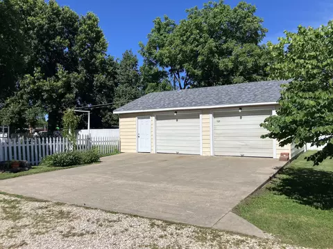 Exterior - 438 E Washington St, Marshfield, MO 65706 photo 5 of 18