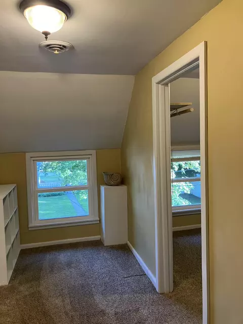 Entry Way - 438 E Washington St, Marshfield, MO 65706 photo 4 of 6