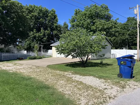 Exterior - 438 E Washington St, Marshfield, MO 65706 photo 13 of 18