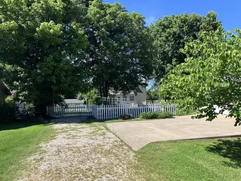 Exterior - 438 E Washington St, Marshfield, MO 65706 photo 16 of 18