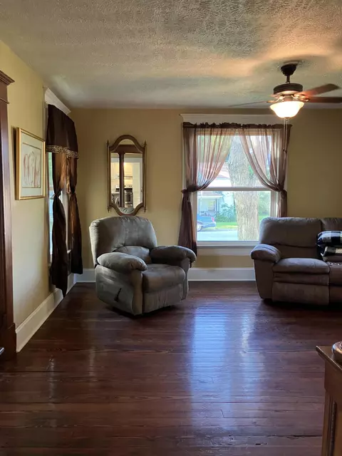 Living - 438 E Washington St, Marshfield, MO 65706 photo 2 of 2