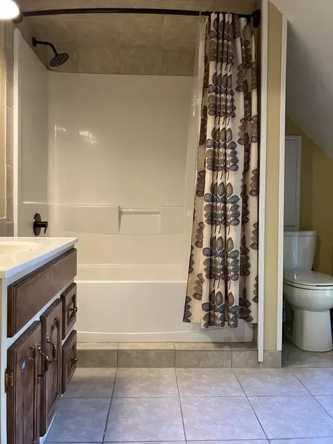 Bath - 438 E Washington St, Marshfield, MO 65706 photo 2 of 3