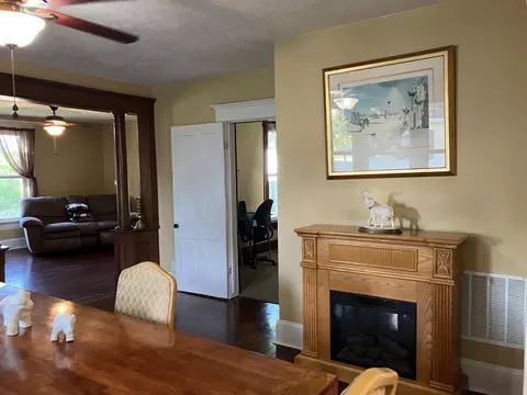 Dining - 438 E Washington St, Marshfield, MO 65706 photo 3 of 3