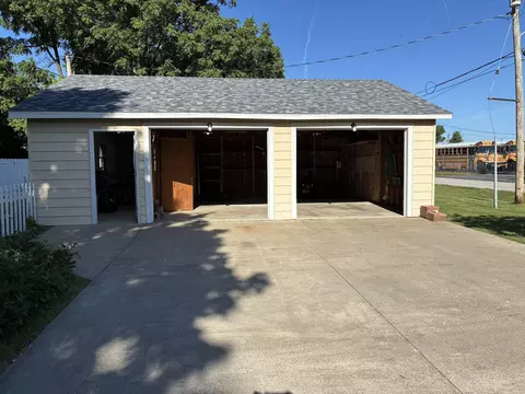 Exterior - 438 E Washington St, Marshfield, MO 65706 photo 12 of 18