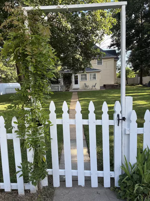 Exterior - 438 E Washington St, Marshfield, MO 65706 photo 11 of 18
