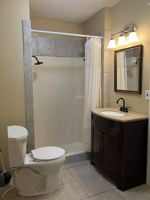 Bath - 438 E Washington St, Marshfield, MO 65706 photo 1 of 3