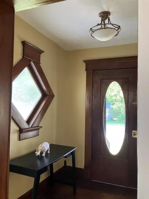Entry Way - 438 E Washington St, Marshfield, MO 65706 photo 6 of 6