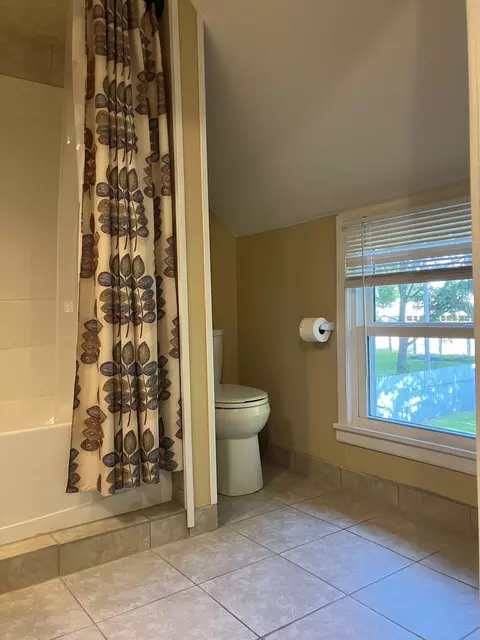 Bath - 438 E Washington St, Marshfield, MO 65706 photo 3 of 3
