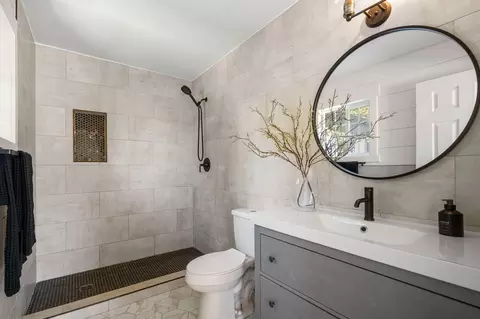 Bath - 2324 E Huntington St, Ozark, MO 65721 photo 6 of 6