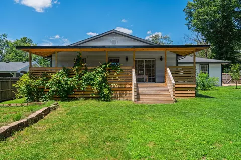 Exterior - 2324 E Huntington St, Ozark, MO 65721 photo 7 of 10