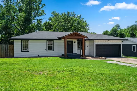 Exterior - 2324 E Huntington St, Ozark, MO 65721 photo 2 of 10
