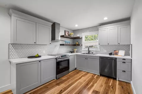 Kitchen - 2324 E Huntington St, Ozark, MO 65721 photo 3 of 5