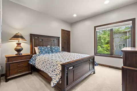 Bedroom - 894 Discovery Bay Dr, Shell Knob, MO 65747 photo 3 of 4