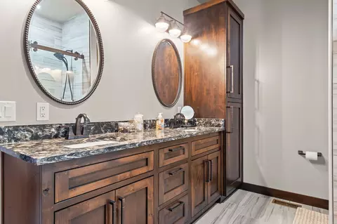 Bath - 894 Discovery Bay Dr, Shell Knob, MO 65747 photo 7 of 8