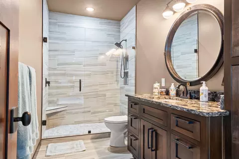 Bath - 894 Discovery Bay Dr, Shell Knob, MO 65747 photo 6 of 8