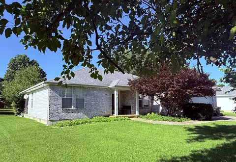 1334 Cherokee Ct, Marshfield, MO 65706