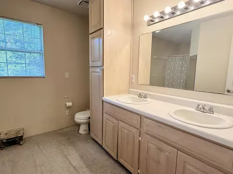 Bath - 1334 Cherokee Ct, Marshfield, MO 65706 photo 2 of 5