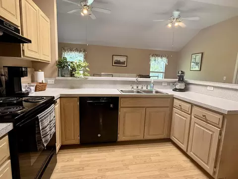 Kitchen - 1334 Cherokee Ct, Marshfield, MO 65706 photo 8 of 9