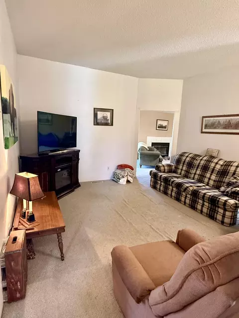 Living - 1334 Cherokee Ct, Marshfield, MO 65706 photo 5 of 5