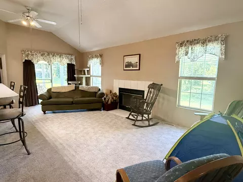 Living - 1334 Cherokee Ct, Marshfield, MO 65706 photo 2 of 5