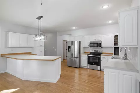 Kitchen - 1628 S Charing Rd, Springfield, MO 65809 photo 2 of 5