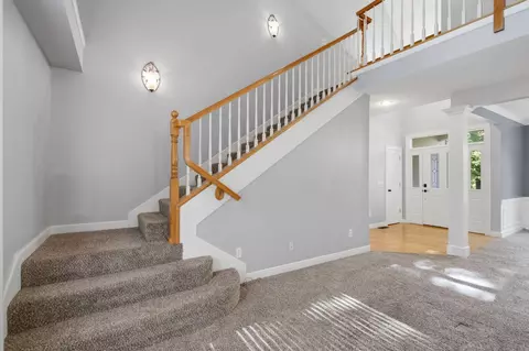 Entry Way - 1628 S Charing Rd, Springfield, MO 65809 photo 2 of 3